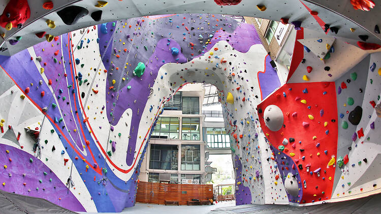 Urban playground climbling