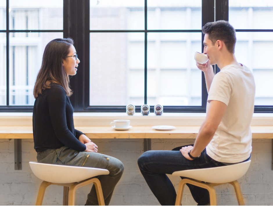 如何跟不認識的人聊天開頭？4大技巧幫助你輕鬆破冰不尬聊