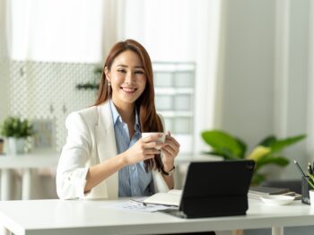 Dating Coaches Advice: Confidence & Conversation Tips for Successful First Dates